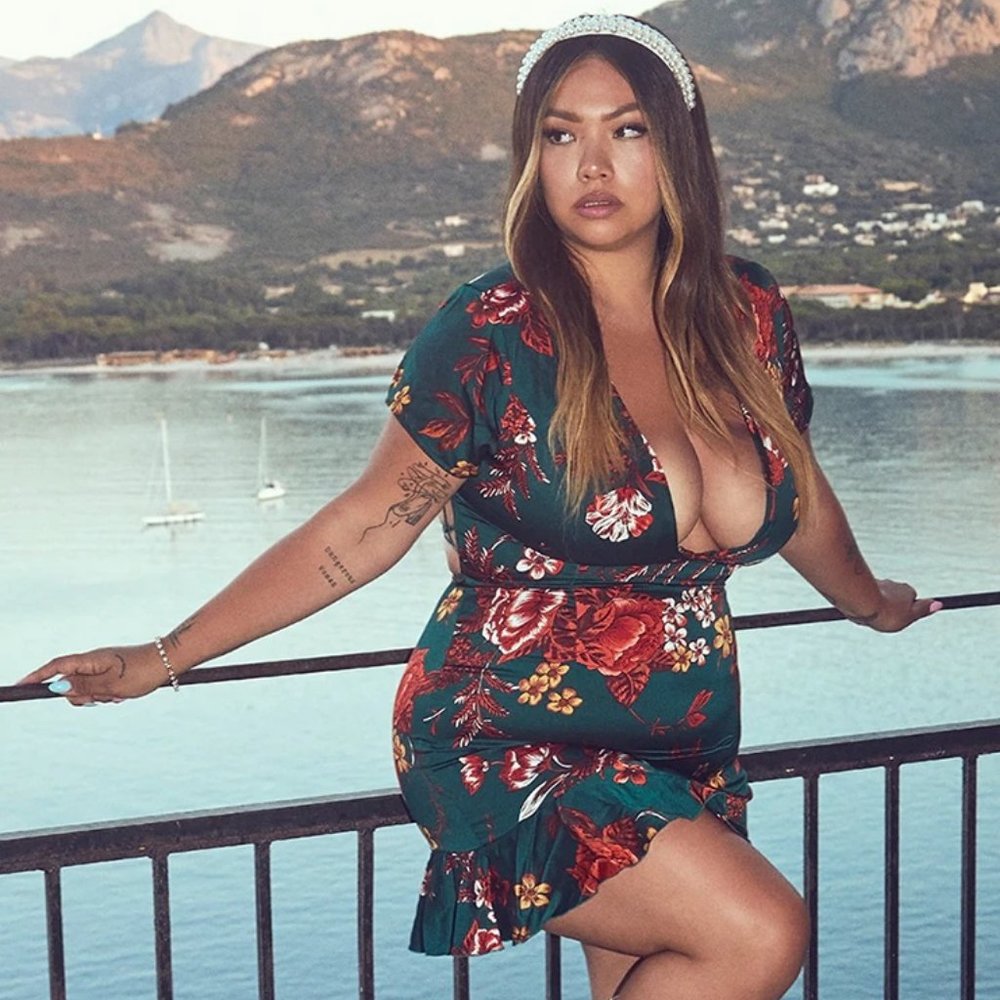 🌺 *NWT* PRETTYLITTLETHING Emerald Green Criss Cross Back Frill Hem Shift Dress